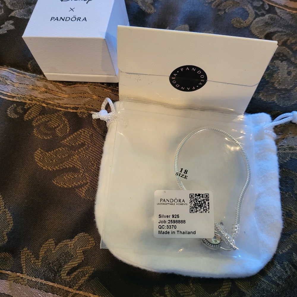 - Pandora Disney castle with swarsowski bracelet From Disney - Picture 4 of 10